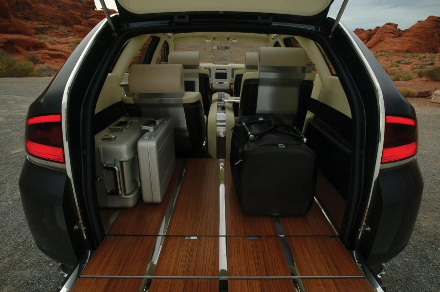  Lincoln Aviator Concept 2004 года  (фото 3 из 37)